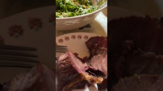 Prânz la țară la bunica: salată verde și carne de garnita #shorts