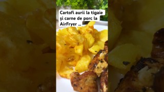 Cartofi aurii la tigaie și carne de porc la AirFryer