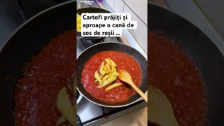 Cartofi prăjiți și aproape o cană de sos de roșii …