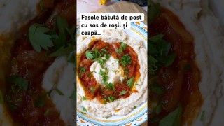 Fasole bătută de post cu sos de roșii și ceapă caramelizata …