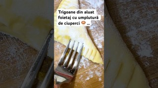 Trigoane din aluat foietaj cu umplutură de ciuperci 🍄‍🟫….