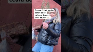 Cocosul tot aproba pentru ca noi tot vorbeam despre ceafa de porc …