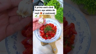 E prima oară când încerc așa salata de roșii 🍅 și castraveți 🥒…
