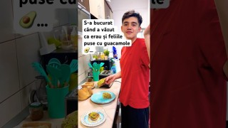 Ce s-a mai bucurat David când a găsit și feliile puse cu guacamole 🥑…