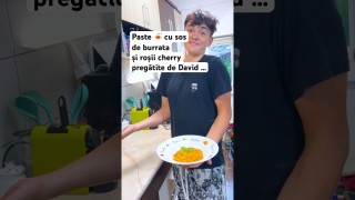 Paste 🍝 cu sos de burrata și roșii cherry pregătite de David …