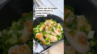 E foarte ușor de pregătit această mâncare cu pui, ceapă și roșii și merge maxim cu o mămăligă …