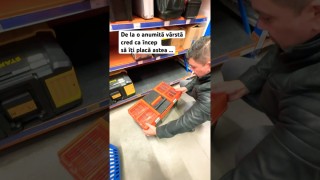 De la o anumită vârsta cred ca încep să îți placă astea … azi o trusă de scule de la Dedeman …