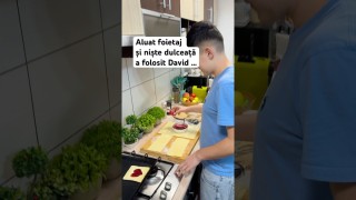 Aluat foietaj și niște dulceață a folosit David …